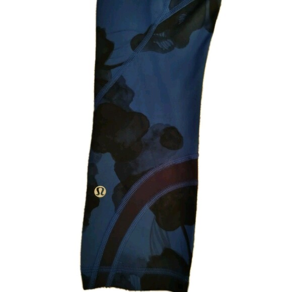 Lululemon Crop Jumbo Ink Floral Blue Leggings Size 4 - Picture 5 of 7